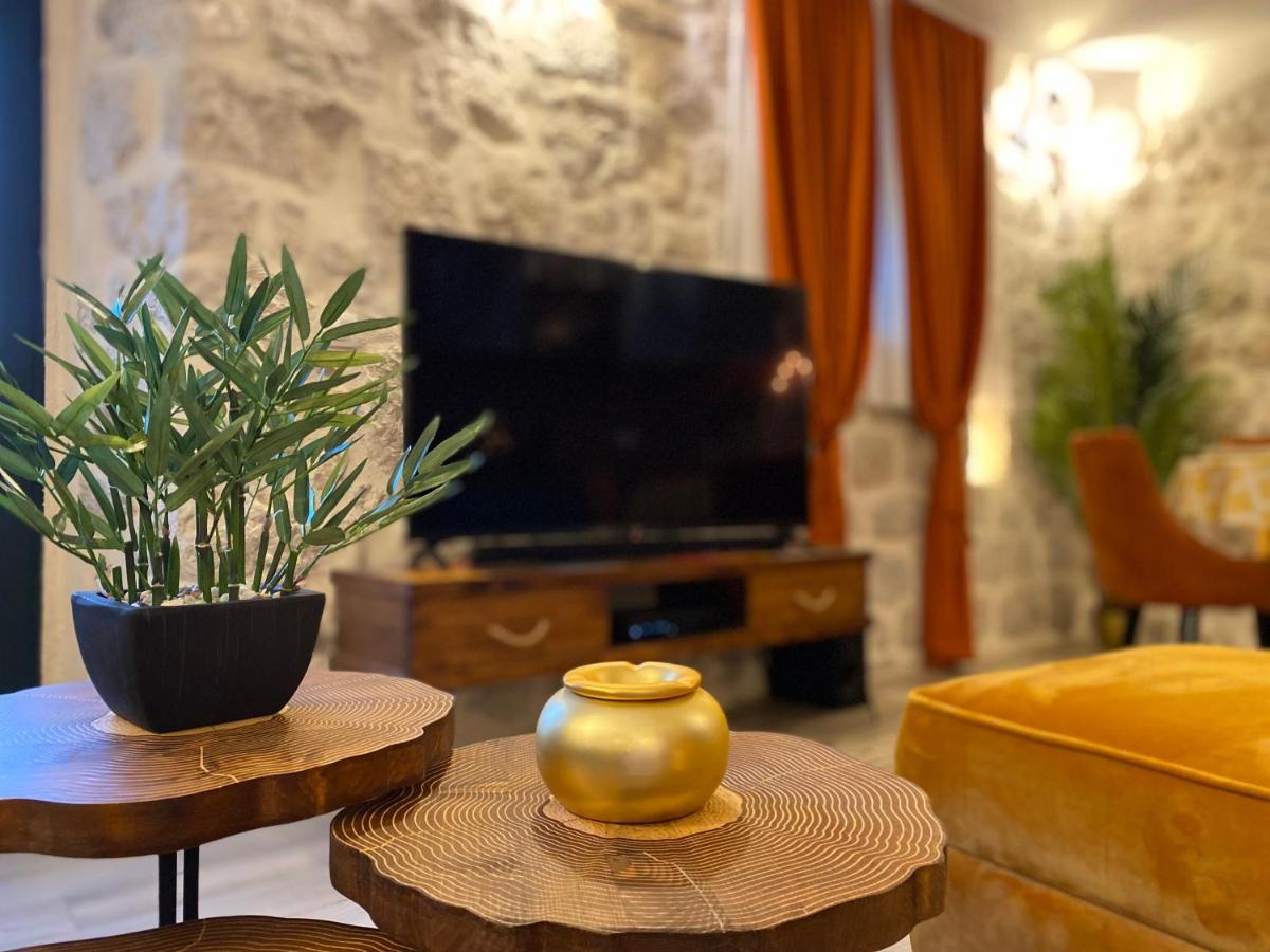 Apartment Caserma Kotor Bagian luar foto