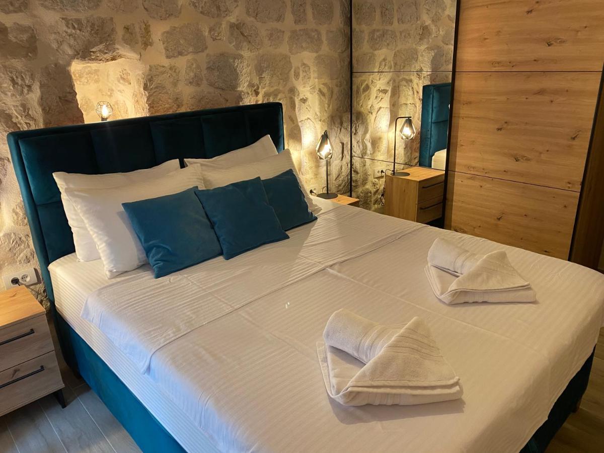 Apartment Caserma Kotor Bagian luar foto