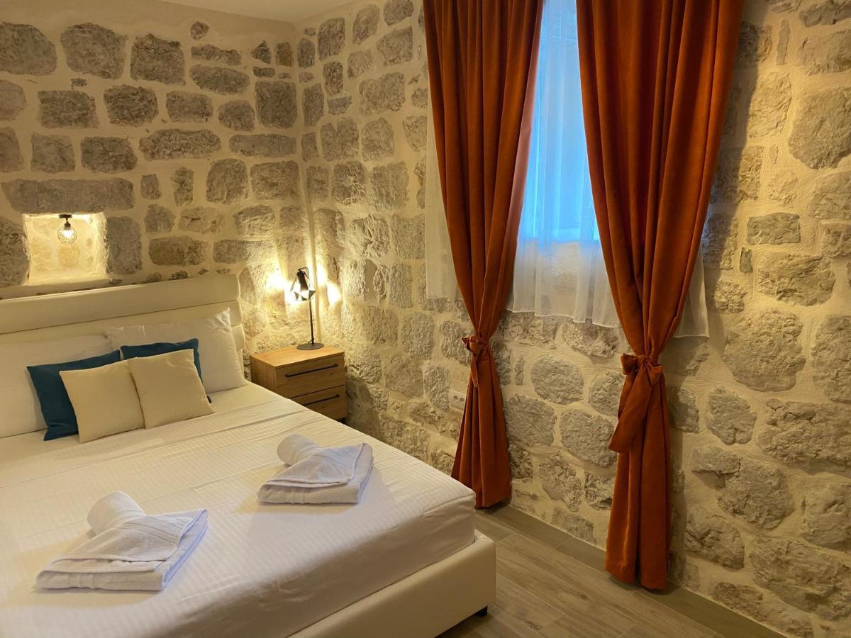 Apartment Caserma Kotor Bagian luar foto