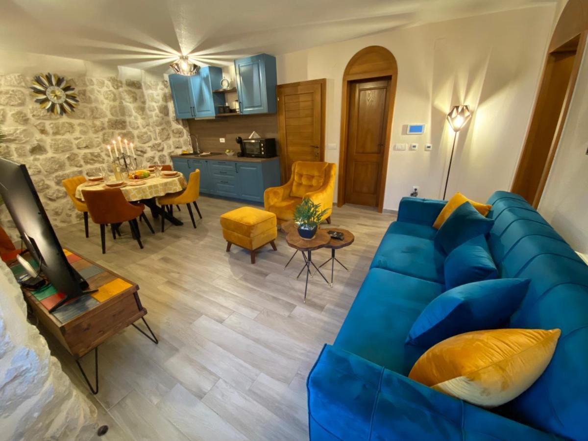 Apartment Caserma Kotor Bagian luar foto
