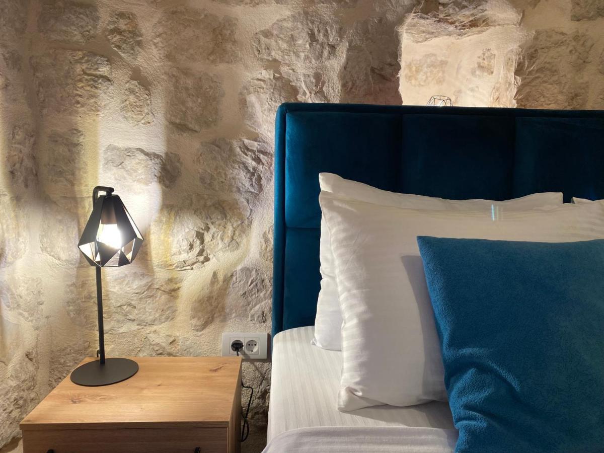Apartment Caserma Kotor Bagian luar foto