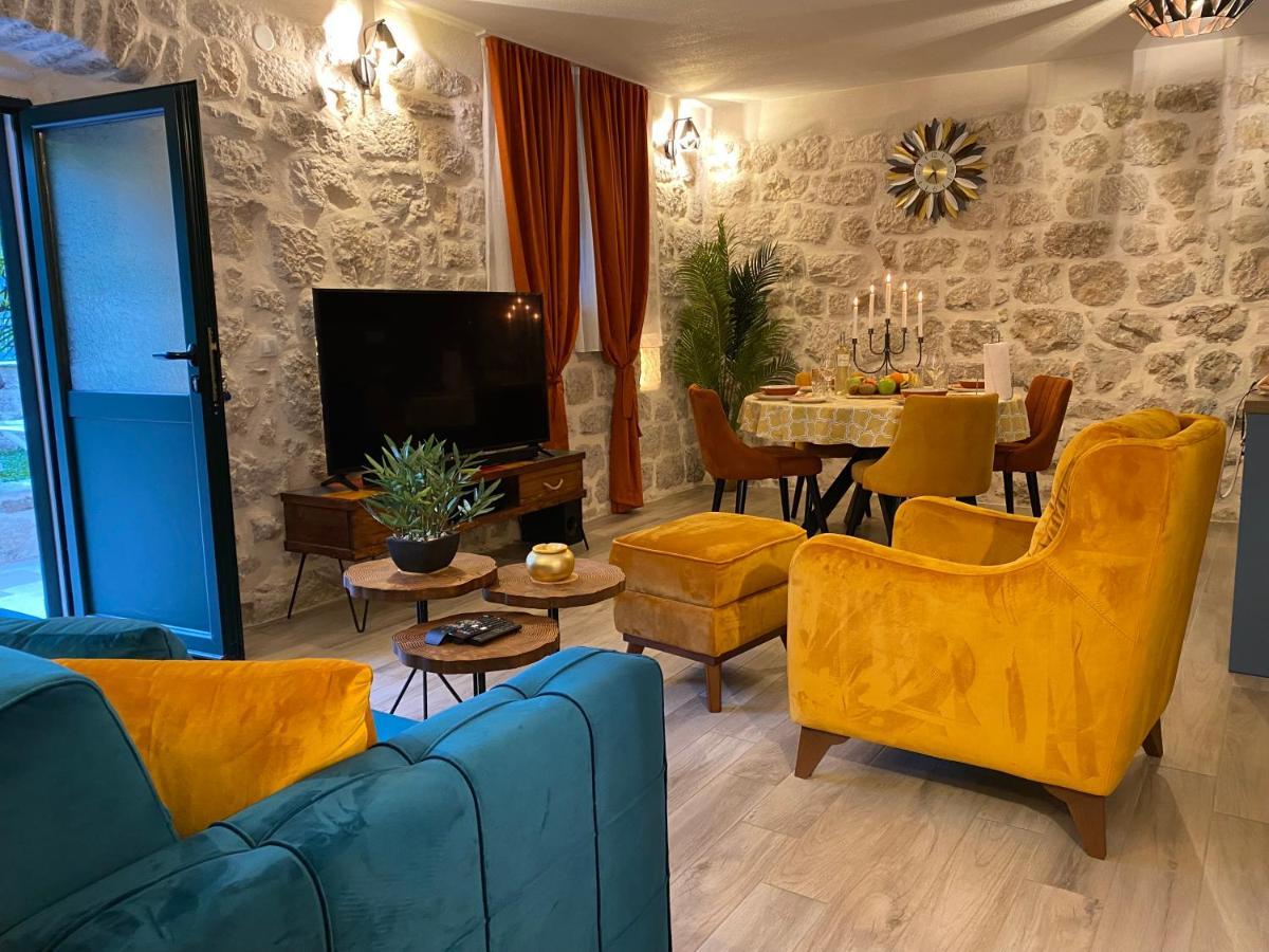 Apartment Caserma Kotor Bagian luar foto