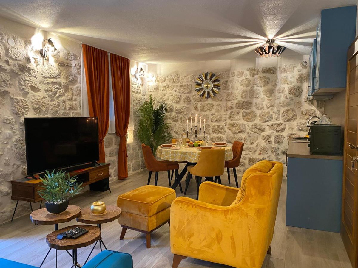 Apartment Caserma Kotor Bagian luar foto