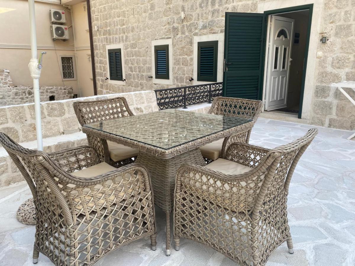 Apartment Caserma Kotor Bagian luar foto