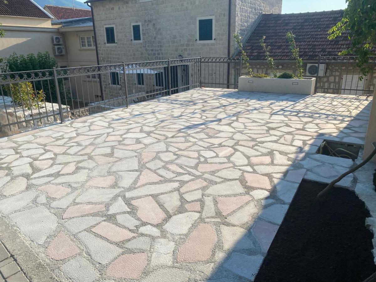 Apartment Caserma Kotor Bagian luar foto