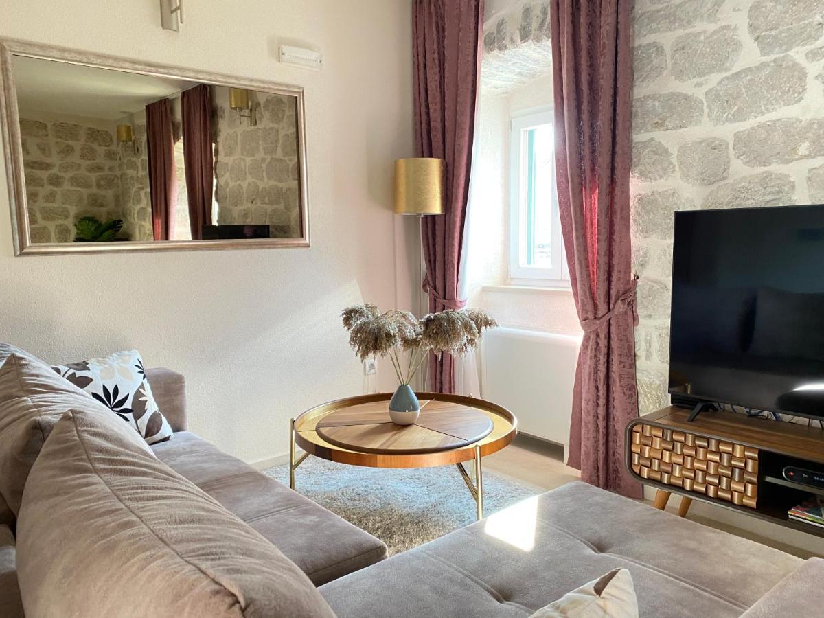 Apartment Caserma Kotor Bagian luar foto
