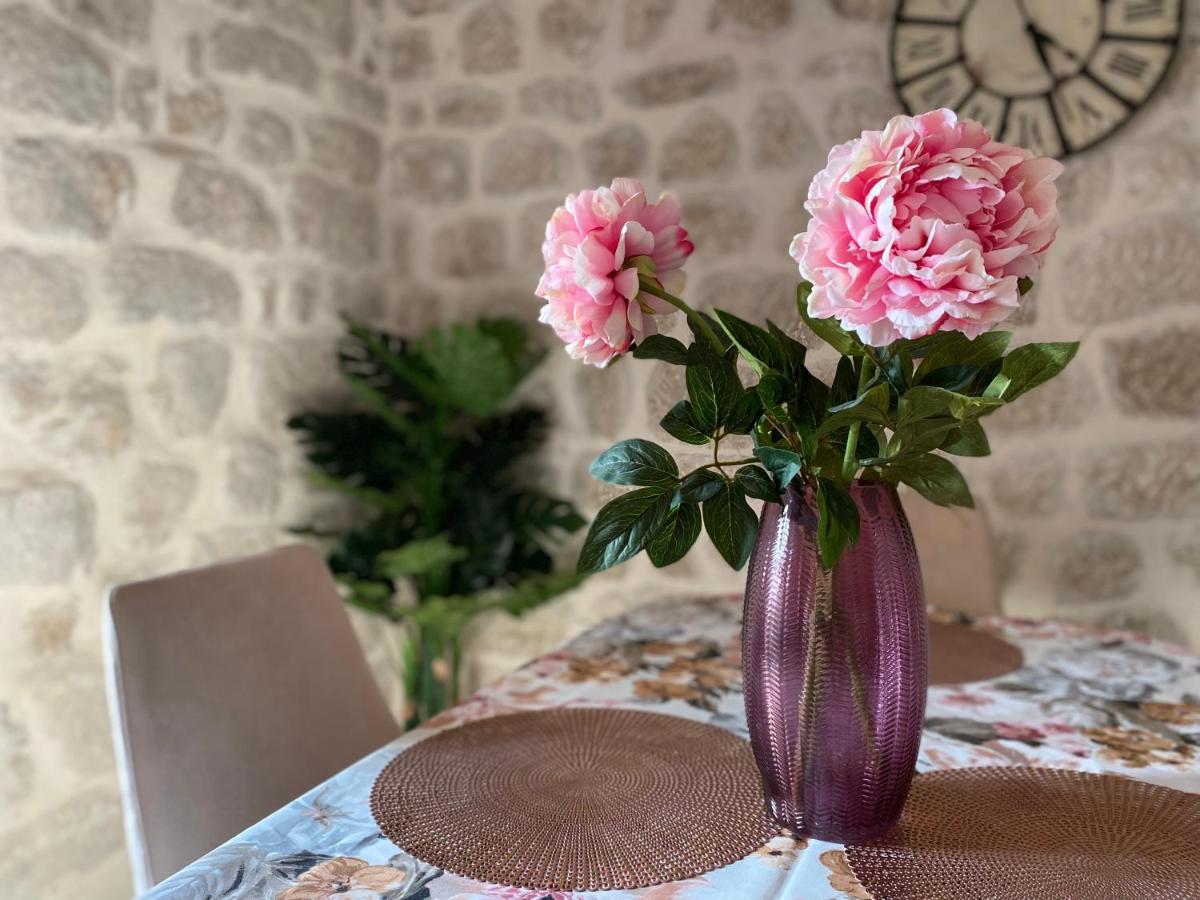 Apartment Caserma Kotor Bagian luar foto