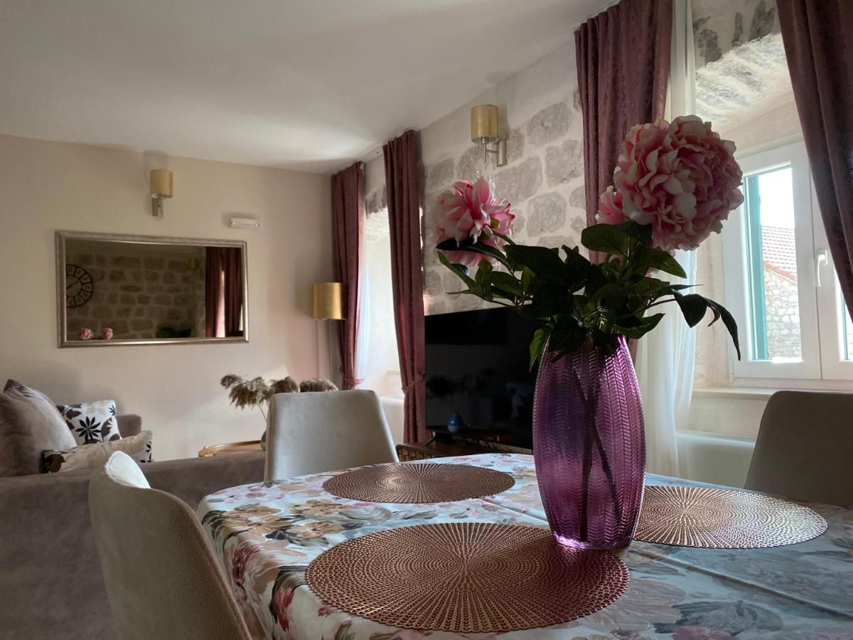 Apartment Caserma Kotor Bagian luar foto