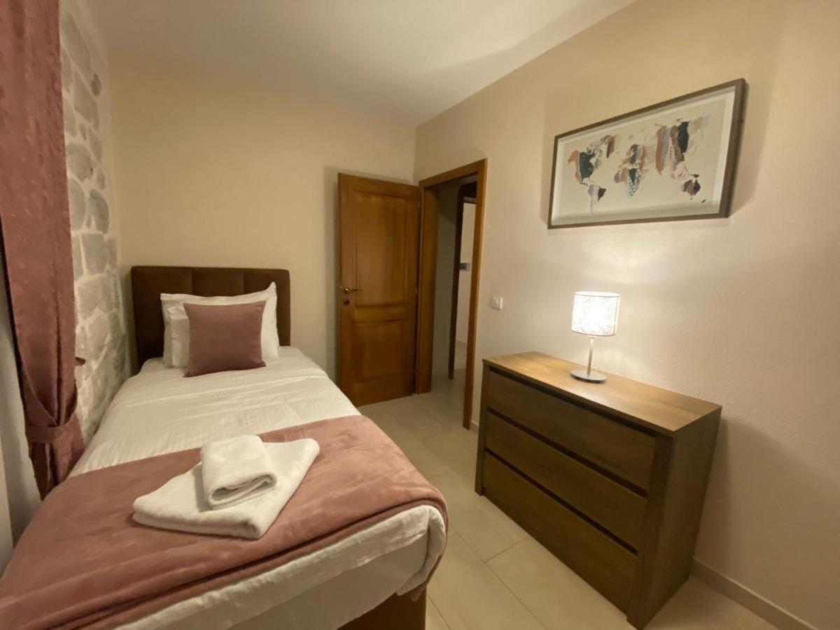 Apartment Caserma Kotor Bagian luar foto