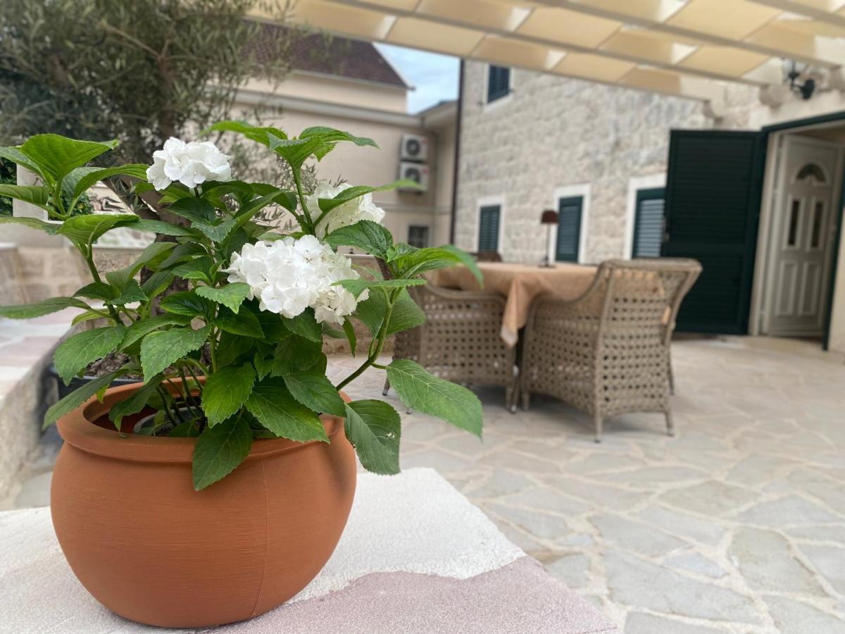 Apartment Caserma Kotor Bagian luar foto