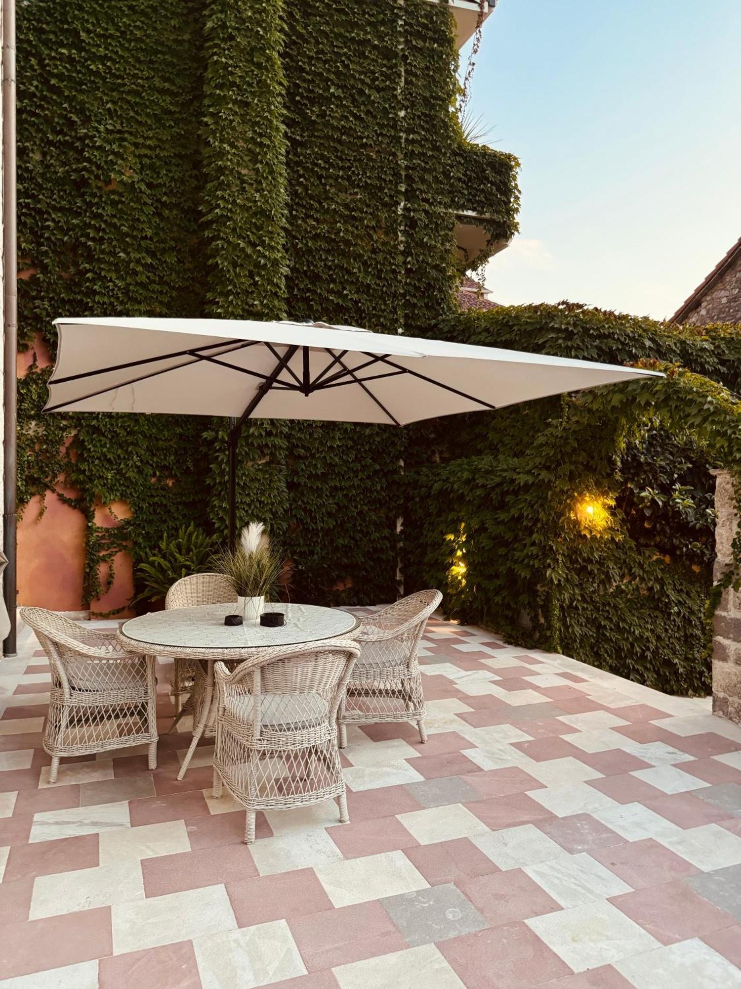Apartment Caserma Kotor Bagian luar foto